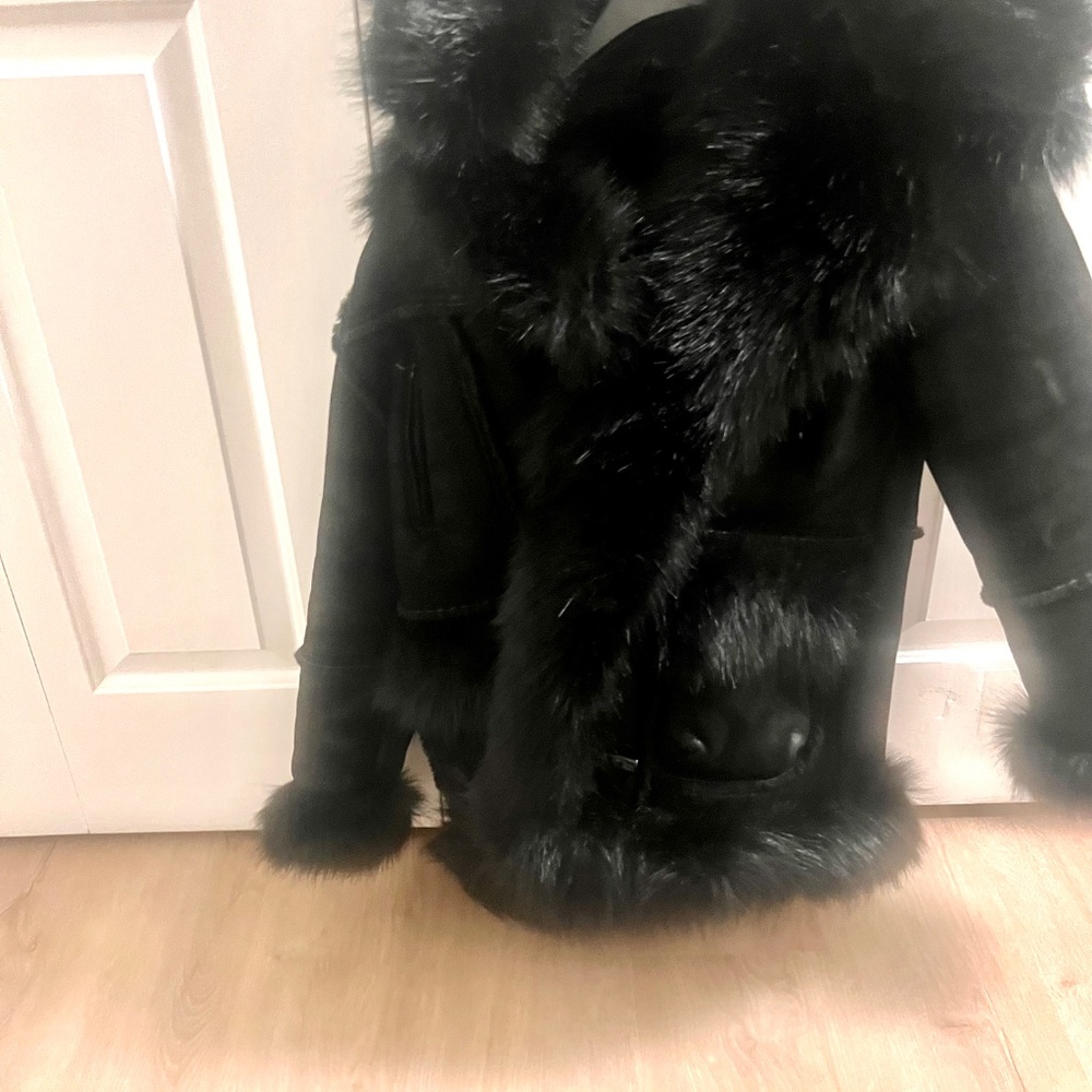Children’s Unisex Black Shearling Coat ( for age 4 years, 5yr, or 6yr ) - Picture 2 of 4